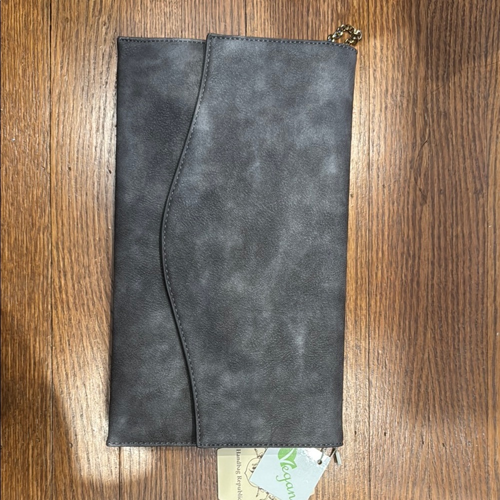 Chic Vegan Leather Clutch in Charcoal